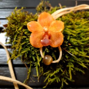Ascocenda orkidea-kaulakoru, punertavan ruskea