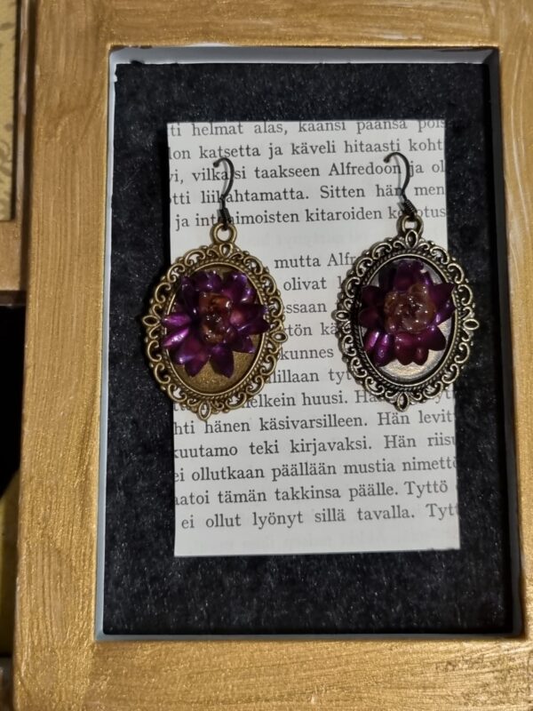 Straw flower earrings